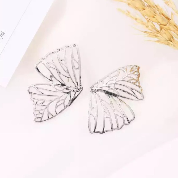 “Monarch Queen” Butterfly Unique Statement Earring - Picture 6 of 12